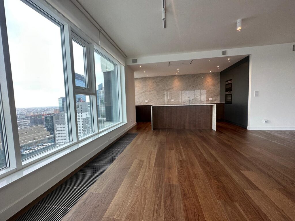 Wykończenie wnętrz apartamentu w Krakowie – prosta forma i eleganckie materiały – Sagan-Bud